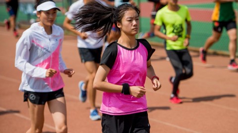 “奔跑女孩”郑国花：从凌晨四点的街头跑向武川基地的科学春天